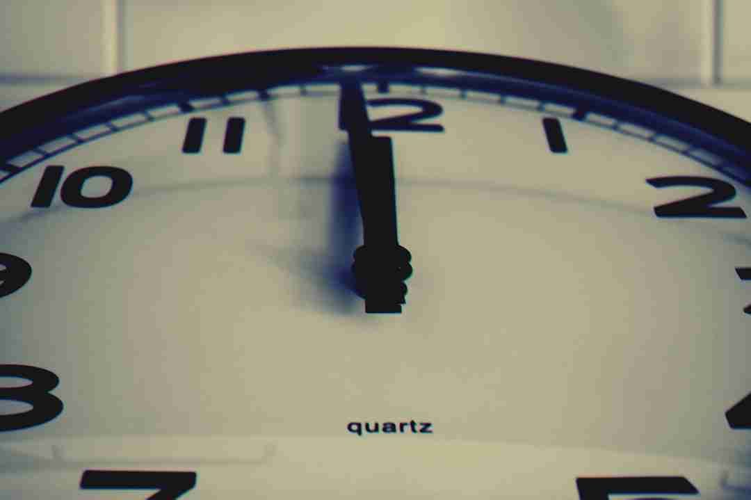 Why Late-Night Snacking Might Be Wrecking Your Sleep (And How to Fix It)