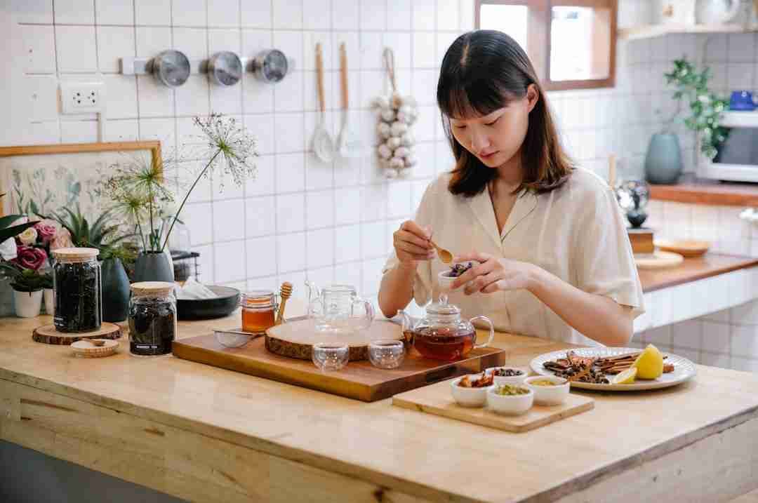 Harnessing Honey and Herbals: Grandma’s Time-Tested Cold Remedies