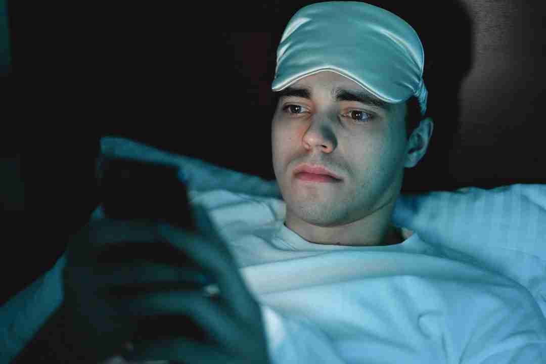 Why Late-Night Snacking Might Be Your Energy Drainer
