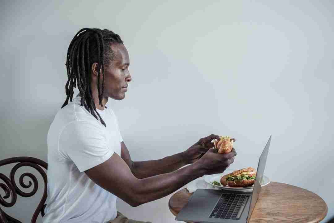 What Happened When I Swapped My No Snack Rule for Mindful Munching